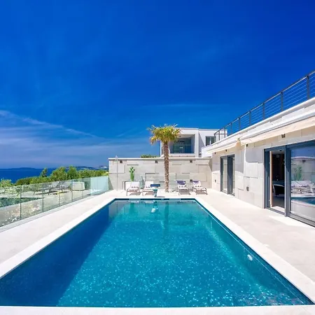 Villa Villa Princess Korina-Luxury 4-Bedroom Villa With Heated Pool, Pool Table, Sauna, A Hot Tub, And Stunning Sea Views Podstrana