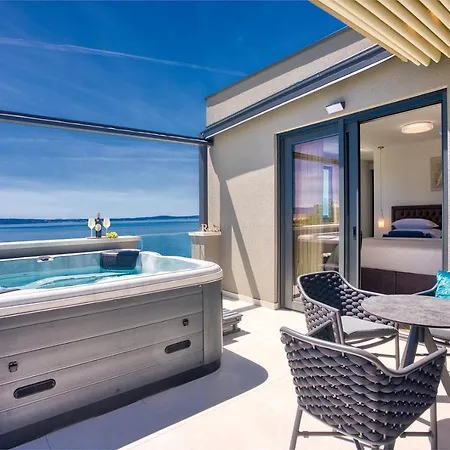 Villa Villa Princess Korina-Luxury 4-Bedroom Villa With Heated Pool, Pool Table, Sauna, A Hot Tub, And Stunning Sea Views Podstrana