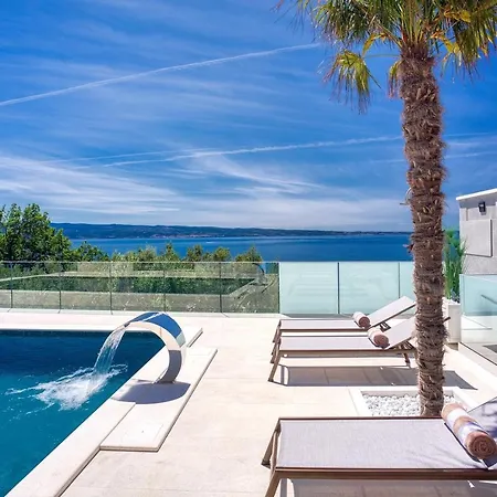 Villa Princess Korina-Luxury 4-Bedroom Villa With Heated Pool, Pool Table, Sauna, A Hot Tub, And Stunning Sea Views Podstrana