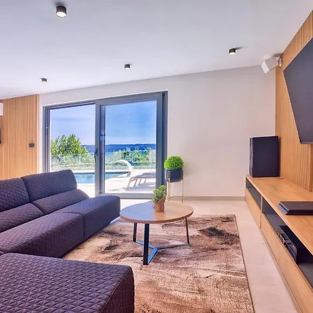 Villa Princess Korina-Luxury 4-Bedroom Villa With Heated Pool, Pool Table, Sauna, A Hot Tub, And Stunning Sea Views * Podstrana