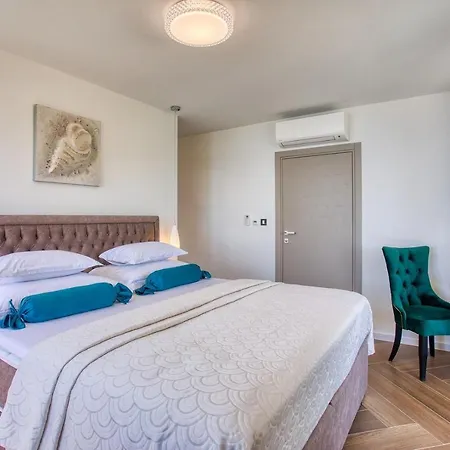 Villa Princess Korina-Luxury 4-Bedroom Villa With Heated Pool, Pool Table, Sauna, A Hot Tub, And Stunning Sea Views