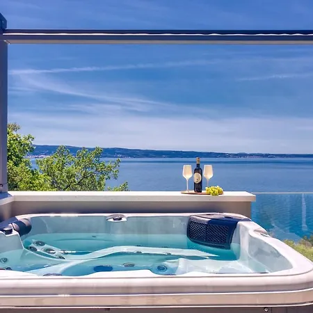Villa Princess Korina-Luxury 4-Bedroom Villa With Heated Pool, Pool Table, Sauna, A Hot Tub, And Stunning Sea Views Villa Podstrana