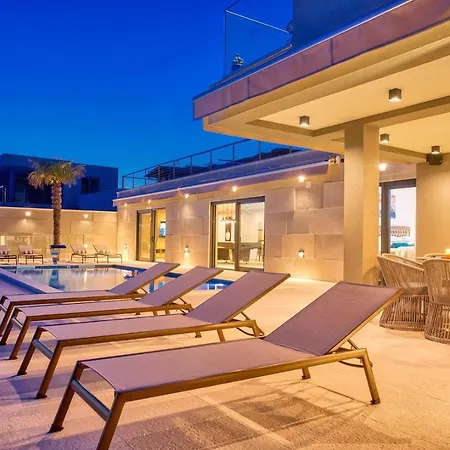 Villa Princess Korina-Luxury 4-Bedroom Villa With Heated Pool, Pool Table, Sauna, A Hot Tub, And Stunning Sea Views Villa *