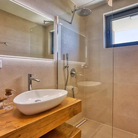 Villa Villa Princess Korina-Luxury 4-Bedroom Villa With Heated Pool, Pool Table, Sauna, A Hot Tub, And Stunning Sea Views *